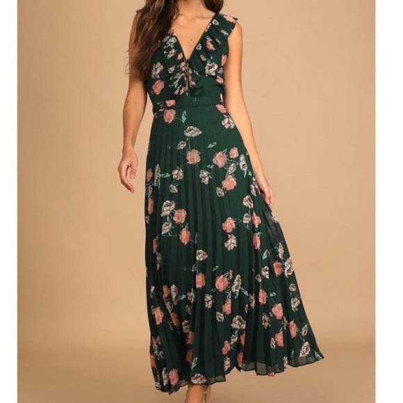 Lulus Loved By You Dark NWT Green Rose Floral Pleated Chiffon Maxi Dress Sz M - Picture 15 of 15